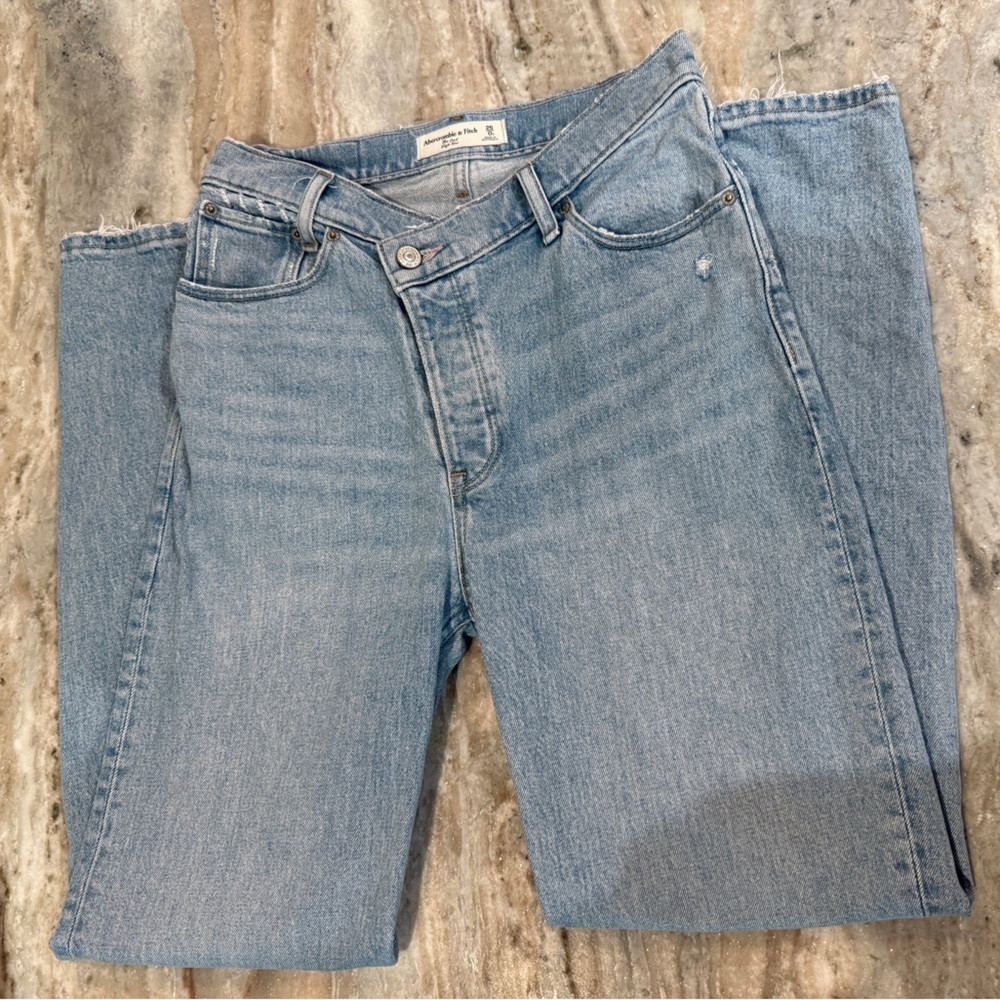 Women’s ABERCROMBIE & FITCH The Dad Jean- High Rise Crossover. Size 0 Short - Picture 2 of 9